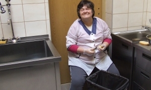 Uczestniczka Sylwia podczas treningu kulinarnego