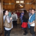 Uczestnicy wycieczki zwiedzają wnętrza Pałacu Poznańskiego
